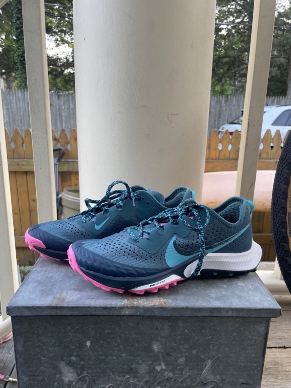 NWOT Never Worn Women's Nike Air Zoom Trail Terra Kiger Blue and Pink Size 8 - Picture 3 of 5